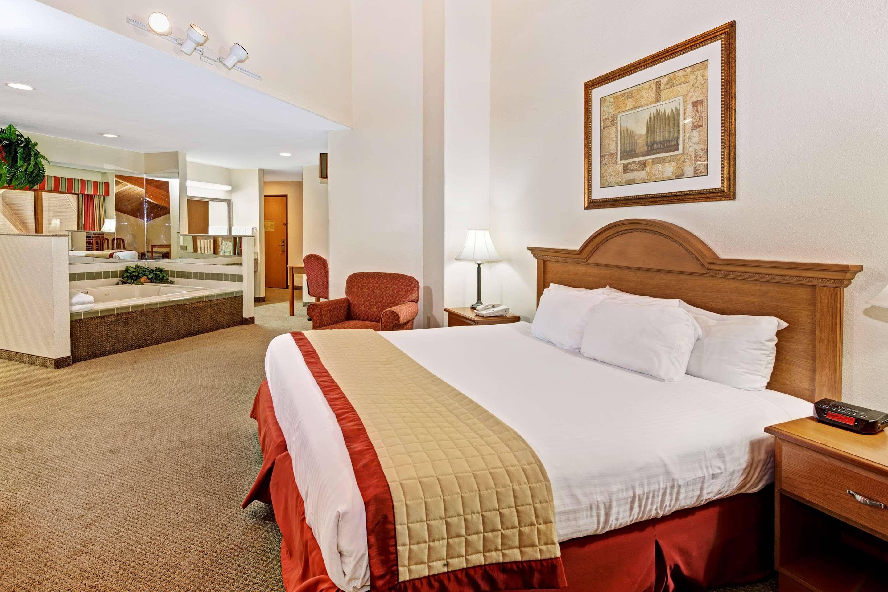 Baymont By Wyndham Indianapolis Hotel Exterior foto